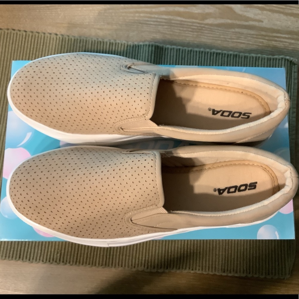 Ladies Flat Shoes size 9